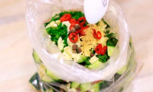 Малосольные огурцы с острым перцем. Хрустящие малосольные огурцы в пакете за сутки с горчицей и острым перцем