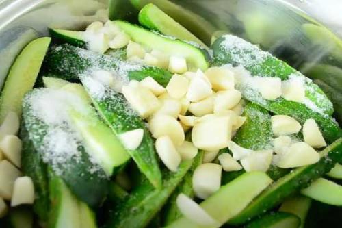 Рецепт маринованных огурцов с перцем чили. Огурцы по-мексикански на зиму — 10 вкусных рецептов острых огурцов на зиму