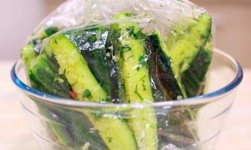 Малосольные огурцы с острым перцем. Хрустящие малосольные огурцы в пакете за сутки с горчицей и острым перцем