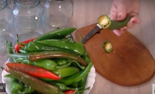 Маринованный горький перец на зиму без стерилизации. Лучшие рецепты маринования горького перца на зиму 19