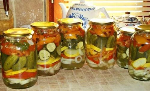 Засолка Огород ассорти. Салат Огород (овощное ассорти) на зиму в банках. Рецепт без стерилизации
