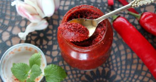 Аджика из острого зеленого перца с чесноком и специями. Аджика из перца и чеснока без варки - 17 домашних вкусных рецептов 02 Аджика из острого зеленого перца с чесноком и специями. Аджика из перца и чеснока без варки - 17 домашних вкусных рецептов 02