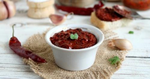 Аджика из острого зеленого перца с чесноком и специями. Аджика из перца и чеснока без варки - 17 домашних вкусных рецептов 01 Аджика из острого зеленого перца с чесноком и специями. Аджика из перца и чеснока без варки - 17 домашних вкусных рецептов 01