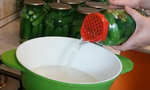 Огурцы на зиму хрустящие на 1 5 литра. Хрустящие маринованные огурцы на зиму — на 1,5 литровую банку