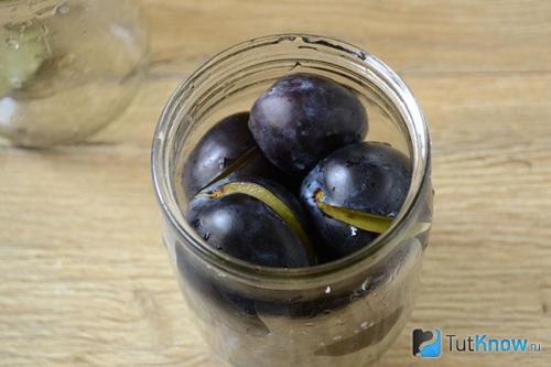 Маринованные сливы с чесноком на зиму к мясу. Маринованные сливы с чесноком на зиму 05 Маринованные сливы с чесноком на зиму к мясу. Маринованные сливы с чесноком на зиму 05