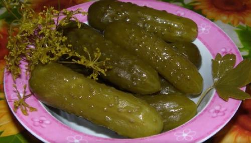 Хрустящие соленые огурцы в банках: 5 супер вкусных рецептов на зиму