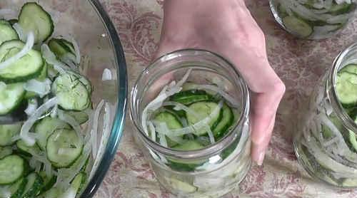 Салат из огурцов нежинский с укропом. Салат «Нежинский» из огурцов на зиму — лучшие рецепты