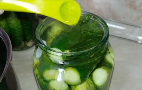 Как закрыть огурцы на зиму без зелени. Классический без стерилизации