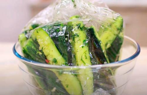 Малосольные огурцы без зелени. 7 простых рецептов хрустящих малосольных огурцов быстрого приготовления