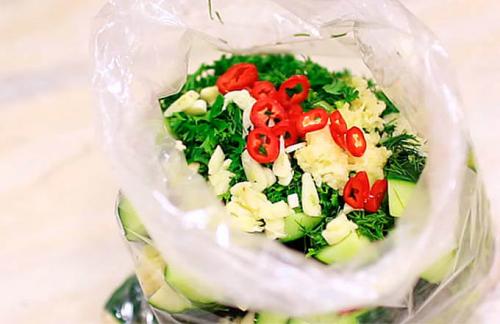 Малосольные огурцы без зелени. 7 простых рецептов хрустящих малосольных огурцов быстрого приготовления