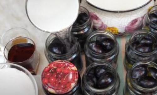 Слива маринованная с чесноком без стерилизации. Сливы с чесноком на зиму — супер рецепт без стерилизации 15 Слива маринованная с чесноком без стерилизации. Сливы с чесноком на зиму — супер рецепт без стерилизации 15