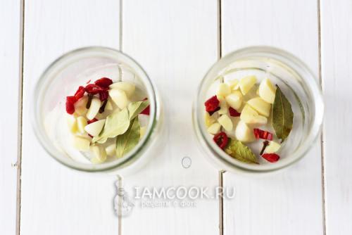 Слива маринованная с чесноком без стерилизации. Сливы с чесноком на зиму — супер рецепт без стерилизации 21 Слива маринованная с чесноком без стерилизации. Сливы с чесноком на зиму — супер рецепт без стерилизации 21