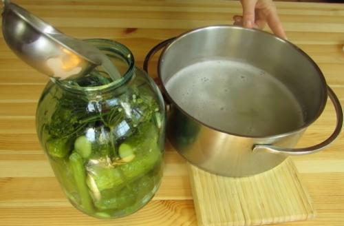 Квашеные огурцы, как бочковые на длительное хранение. Бочковые огурцы на зиму в 3-х литровых банках холодным посолом под капроновые крышки (без закатки)