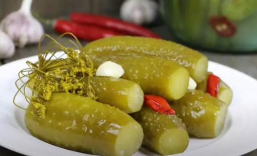 Квашеные огурцы, как бочковые на длительное хранение. Бочковые огурцы на зиму в 3-х литровых банках холодным посолом под капроновые крышки (без закатки)