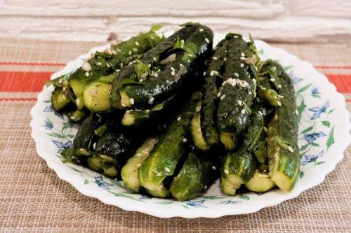 Малосольные огурцы с сухим укропом. 15 отличных рецептов малосольных огурцов в пакете