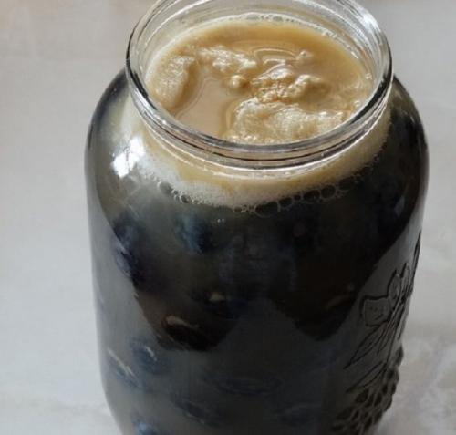 Моченые сливы с горчицей. Моченые сливы