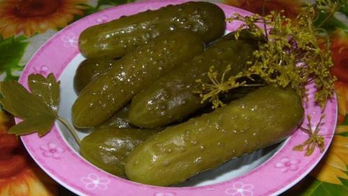 Огурцы на зиму без стерилизации на 2 литровую банку. Хрустящие огурцы на зиму без стерилизации: способы засолки