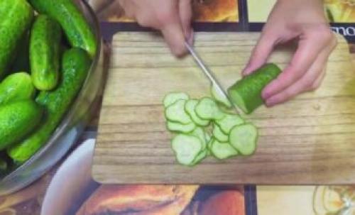 Огурцы без варки на зиму. Салат из огурцов на зиму без стерилизации и варки – рецепт пошагово с фото 21 Огурцы без варки на зиму. Салат из огурцов на зиму без стерилизации и варки – рецепт пошагово с фото 21