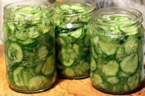 Салат из огурцов без варки. 20 простых салатов из огурцов на зиму