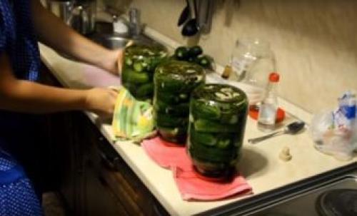 Огурцы без хрена на зиму. Хрустят без хрена. Огурцы на зиму в банках закрываю только так: другие варианты не признаю. 20 Огурцы без хрена на зиму. Хрустят без хрена. Огурцы на зиму в банках закрываю только так: другие варианты не признаю. 20