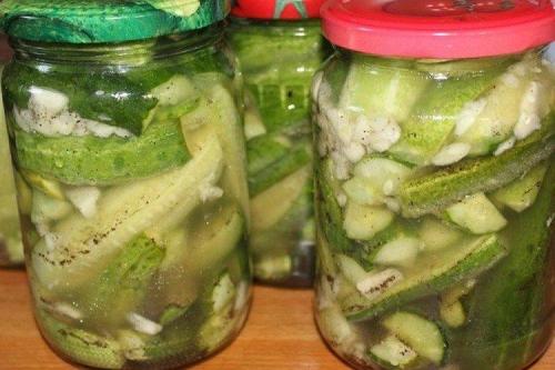 Салат из огурцов дольками на зиму. 20 простых салатов из огурцов на зиму