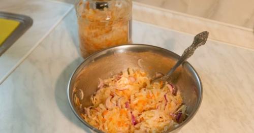 Как сохранить капусту на зиму в банках. Квашеная капуста с морковью – классический рецепт в домашних условиях