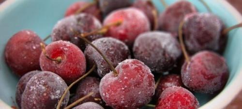 Как хранить плоды сорта вишни стойкой. Замороженные ягоды
