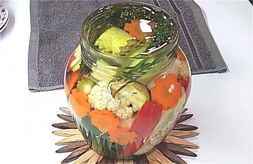 Огород в литровых банках. Овощное ассорти на зиму «пальчики оближешь» — самые вкусные рецепты ассорти из овощей