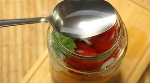 Помидоры на зиму в желе с петрушкой и кинзой.. Помидоры в желе на зиму без стерилизации на 1 л. банку – пошаговый рецепт