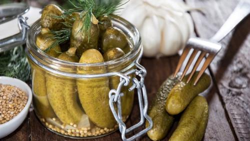 Как долго можно хранить засоленные огурцы. Как хранить соленые огурцы в квартире: сроки и условия, полезные советы