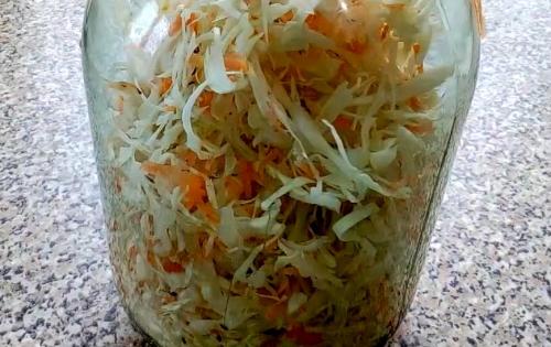 Как сохранить капусту на зиму в банках. Квашеная капуста на зиму в банках для длительного хранения