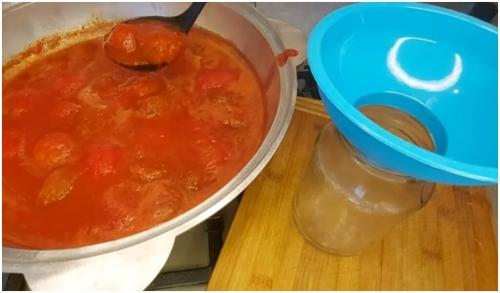 Как делать помидоры в собственном соку на зиму рецепты. Томаты в собственном соку на зиму – 7 самых вкусных рецептов в домашних условиях