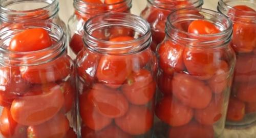 Помидоры в томатном соке (соусе) на зиму: 7 самых вкусных рецептов