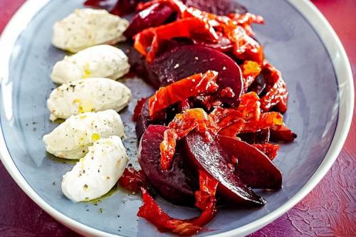 Какие блюда можно приготовить из вяленых овощей. 20 салатов с вялеными помидорами для настоящих гурманов