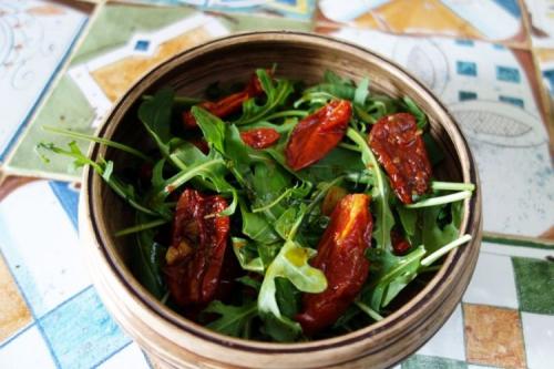 Какие блюда можно приготовить из вяленых овощей. 20 салатов с вялеными помидорами для настоящих гурманов