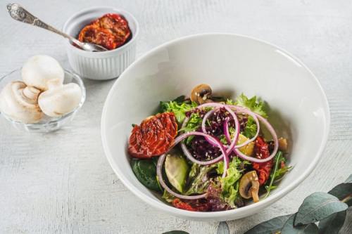 Какие блюда можно приготовить из вяленых овощей. 20 салатов с вялеными помидорами для настоящих гурманов