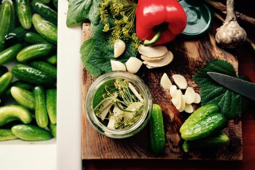 Как использовать рассол от малосольных огурцов. Малосольные, хрустящие, летние. Первые рецепты засолки огурцов