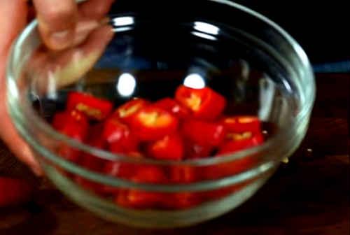 Маринованный полуострый перец. Как мариновать острый (горький) перец на зиму в банках — очень вкусные рецепты