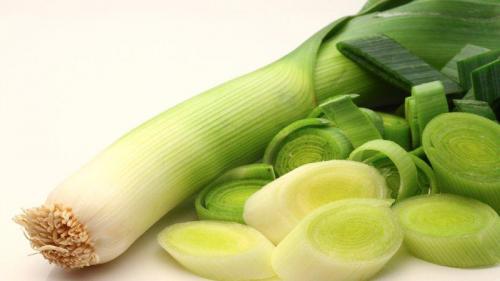 Через сколько всходит лук на зелень. Лучшие сорта семян лука на зелень и алгоритм выращивания