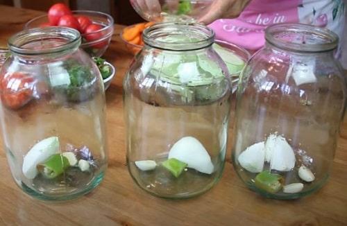 Огород в банки на зиму. Салат «Огород» на зиму в банках — лучшие рецепты ассорти