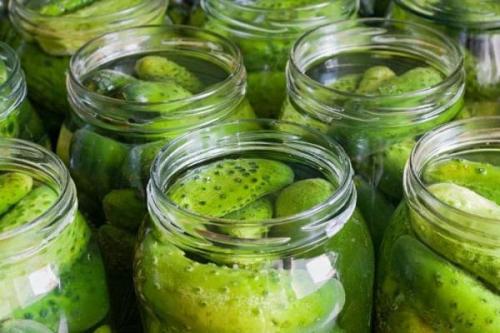 Можно ли переделать маринованные огурцы. Основные причины, почему банки с огурцами взрываются, как спасти консервацию или переделать, можно ли есть