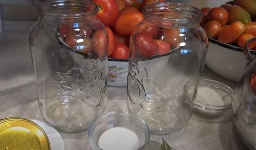 Помидоры дольками в собственном соку без уксуса. Томаты в собственном соку на зиму — самые вкусные рецепты в домашних условиях