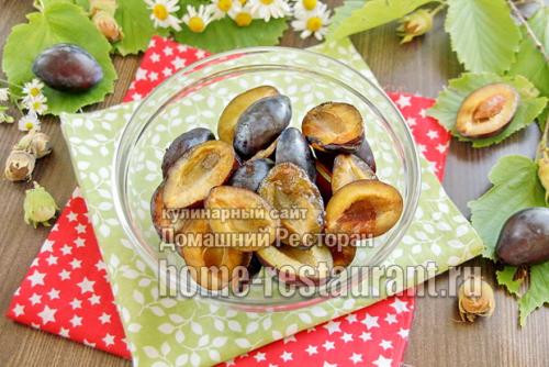 Какие ингредиенты необходимы для приготовления сладкой сливы в шоколаде Нутелла.