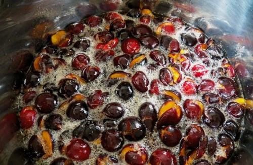 Можно ли добавить другие ингредиенты в варенье из слив. Густое варенье из сливы с желатином