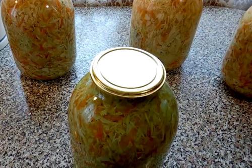 Как сохранить капусту на зиму в банках. Квашеная капуста на зиму в банках для длительного хранения