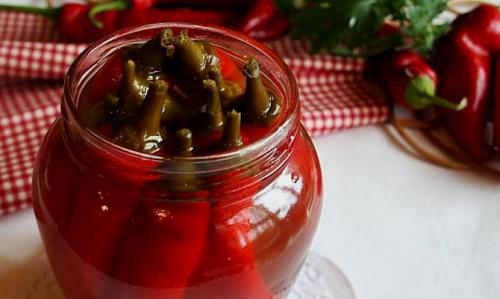 Острый перец в уксусе с сахаром. Маринованный горький перец с сахаром и уксусом