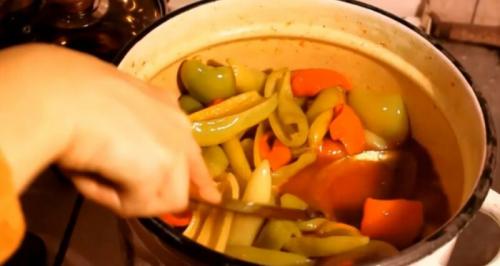 Пикантный перец в томате на зиму. Сладкий перец в томате на зиму – 7 самых вкусных рецептов