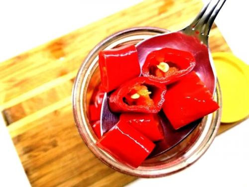 Как замариновать острый перец. Как замариновать горький перец на зиму? Рецепты пальчики оближешь