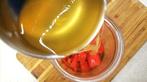 Как замариновать острый перец. Как замариновать горький перец на зиму? Рецепты пальчики оближешь