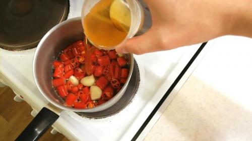 Как замариновать острый перец. Как замариновать горький перец на зиму? Рецепты пальчики оближешь